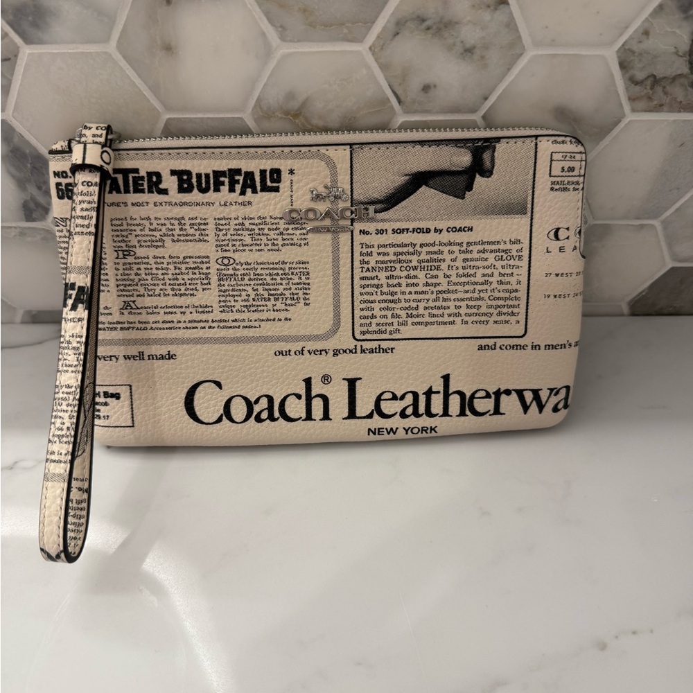 $148 Retail NWT Rare Coach Pebbled Leather  Newspaper Print Wristlet